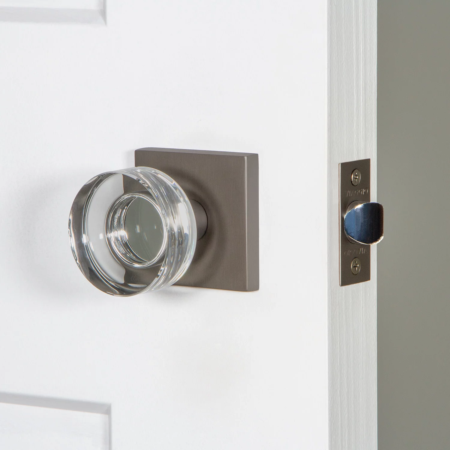 Viaggio Qadclc_Prv_238 Quadrato Solid Brass Privacy Door Knob Set - Brass