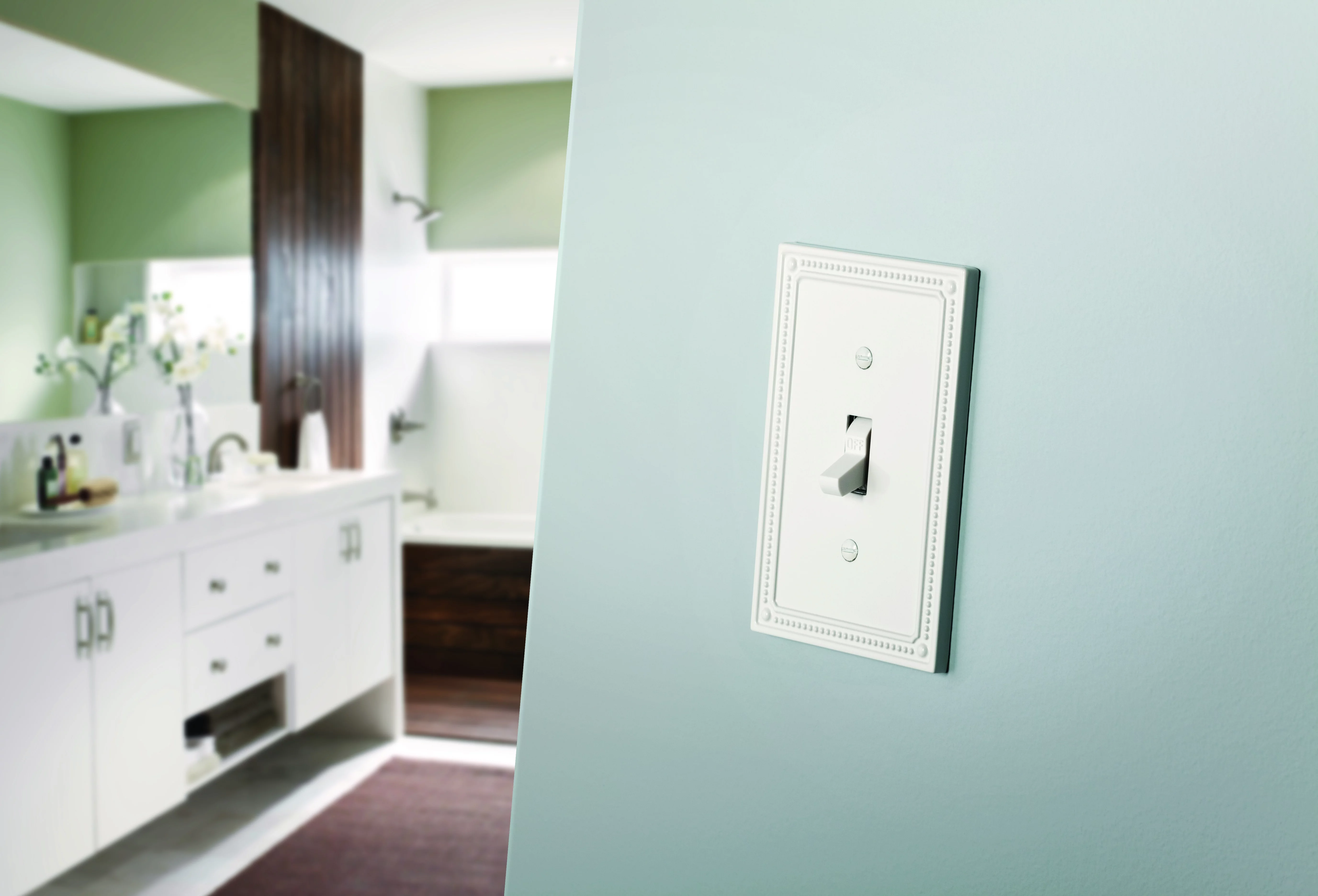 Franklin Brass Classic Beaded Triple Decorator Wall Plate in Pure White