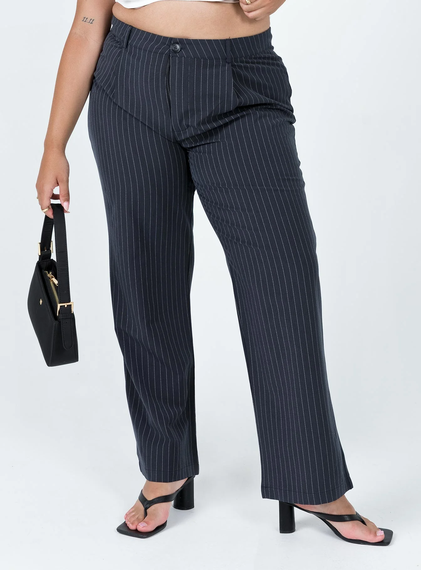 Titius Pant Navy Curve