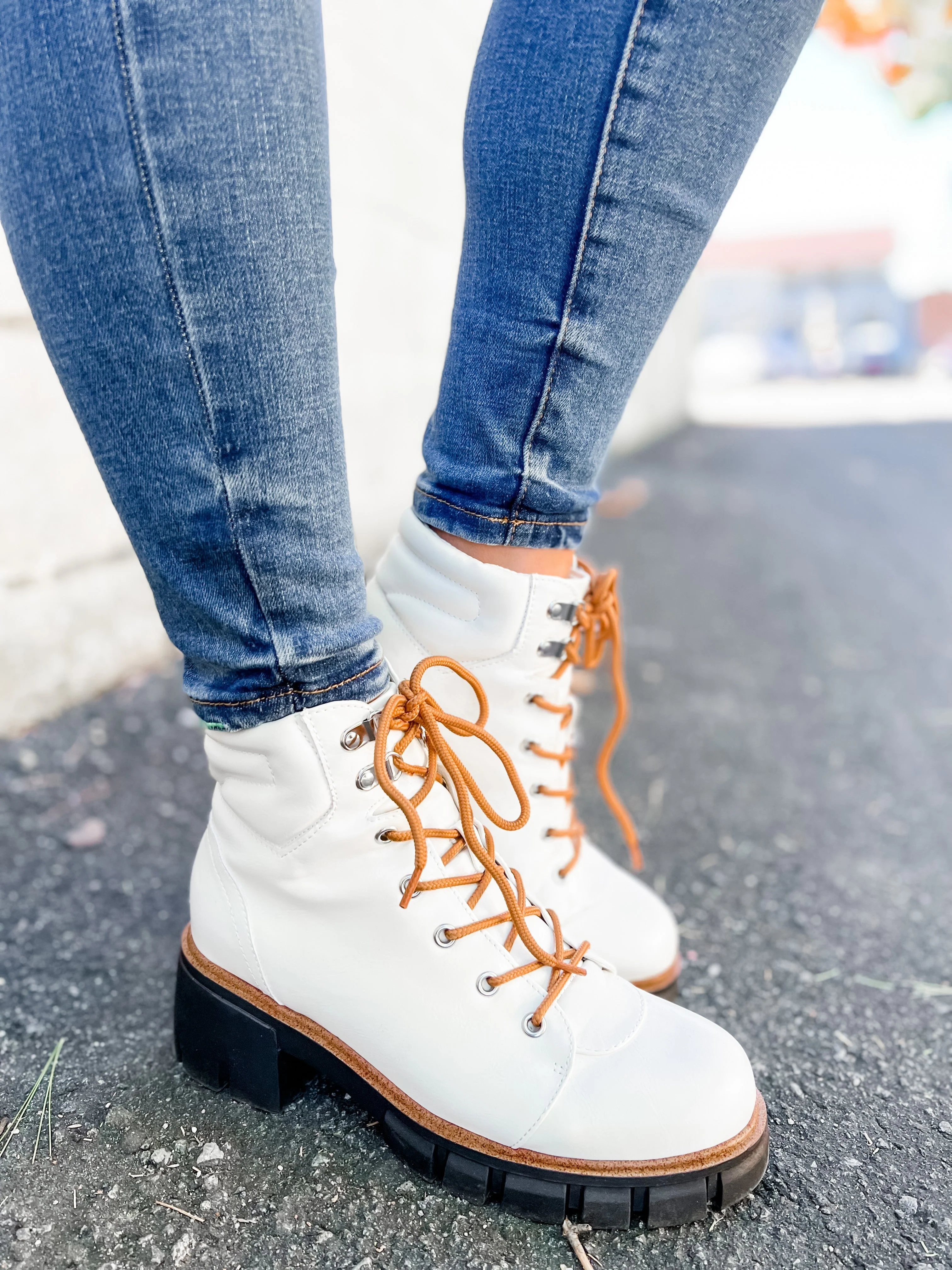 Judy Blue Rainbow Brite Embroidery Pocket Skinny